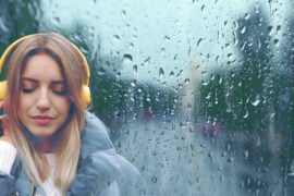10 เพลงเพราะหน้าฝน ฟังสบายๆ ให้อบอุ่นหัวใจ