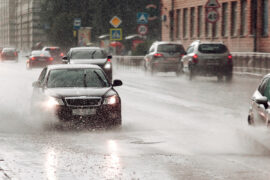 5 วิธีขับรถหน้าฝนอย่างไร ให้มั่นใจ ไร้อุบัติเหตุ